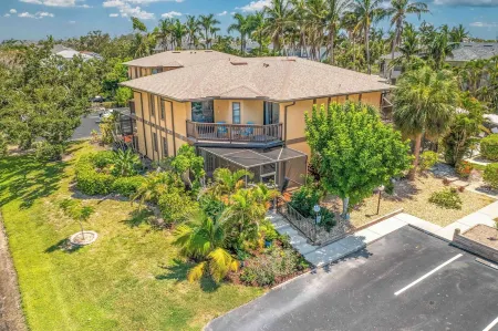 Sanibel Island/Iona Florida 2B Townhouse Minutes from the Beach