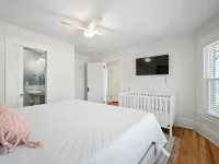 Waterfront sleeps 13 2-Kings/Crib/1st flr sleeper