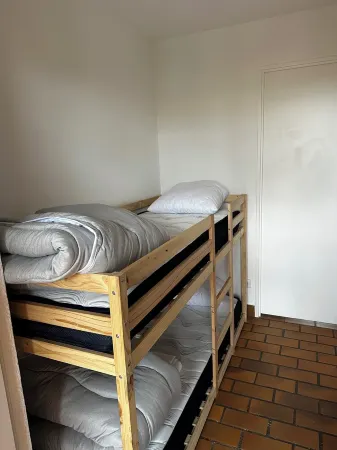 26m2 studio cabin with south-facing terrace, pool view Отели в г. Giens