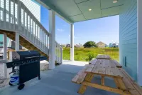 Beautiful, Newly Built Cottage Minutes to Beach