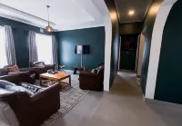 Vintage-Modern Fully Furnished Service Apartments