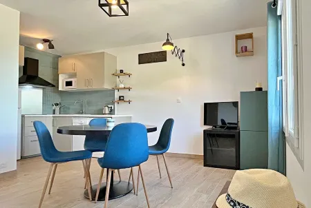 Magnifique Studio vue mer Presqu'île de Giens - Porquerolles Отели рядом с достопримечательностью «Le port de l'ile de Porquerolles»