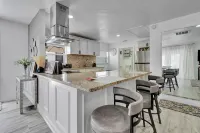 Charming 2-bedroom apartment in lovely DeBary with AC, WiFi Hotels in DeBary