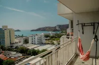 3 min to beach apartment, ocean view, terrace, big pool, and AC in Santa Marta