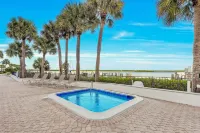Stunning Marco River Waterfront 2 Bath w/ King Bed. Balcony, Pools/ Spa, Beach.