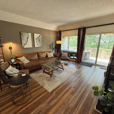 Treetop Mountain Escape - Fireplace, Views & Pool
