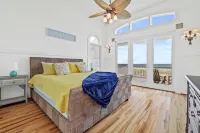 Luxury Beach Front Home - Beautiful Views