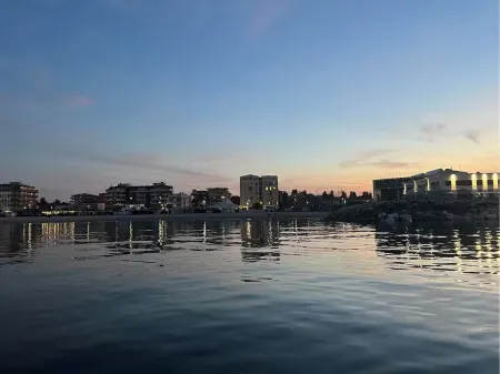 Super Beachfront Penthouse for Families with Breakfast, 2 Parking Spaces, Private Beach