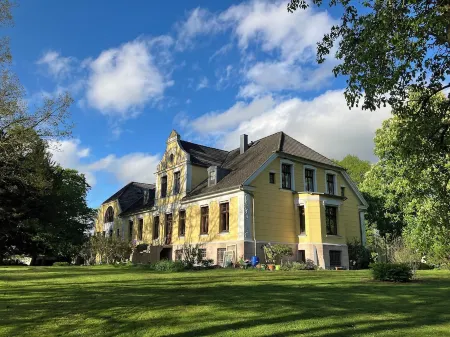 Old charm with a breath of fresh air in the manor house