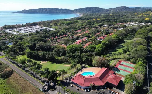 Peaceful Retreat in a Gated Community, walk to the beach! Golf Course on sight! Hotels in Tambor