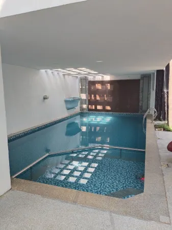 Continental bay inn Отели рядом с достопримечательностью «Shirdi Saibaba Temple»