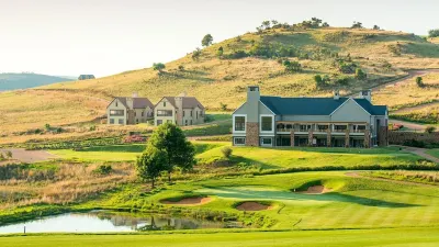 Luxury 3-bedroom house in welcoming Dullstroom with WiFi Highland Gate Golf Club附近的飯店