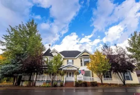 Mayfly Manor 3-bedroom townhome in charming Creede Colorado