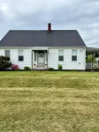 Charming 3-bedroom farmhouse with AC, WiFi in quaint Austinburg