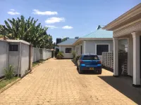 7-minutes to city center. 2-bedroom Apartment with free WiFi Các khách sạn ở 