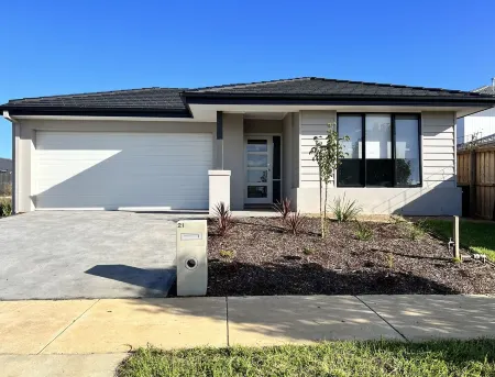 Brand new, spacious family home in walking distance to beach. Отели в г. Сейнт Леонардс