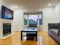 Cozy house for a young family. Live in the Heart of It All! Hotel a Newmarket