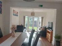 Victorian Charm Home near Thorpe park, Heathrow Airport and Windsor. Hotels in Staines