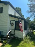 3-bedroom house in pleasant Ellsworth with AC, WiFi. Enjoy a cozy stay