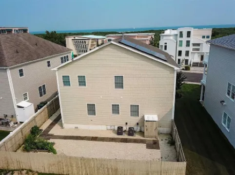 Luxurious Beach Block 4-Bdrm House for the whole family - prices reduced!!