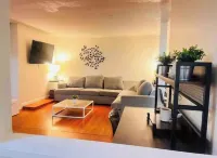 Elegant 5-Bedroom Riverside home with BBQ, AC, WiFi, Fitness, amenities and more