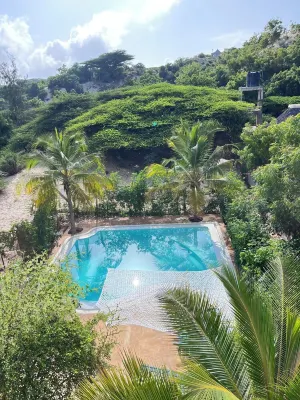 Dive in to our pool and feel the breeze at Mbibo House in the Shela sand dunes Các khách sạn ở 