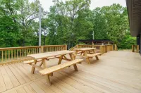 Spacious 5-bedroom just 1 minute from Bennett Spring State Park!