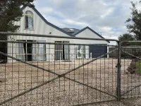 Room for the biggest Boat, pet friendly Hotels in Coronet Bay