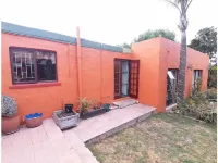 Comfortable 1 bed apartment close to the beach.