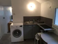 Self-contained studio, sunny courtyard, close to beaches and shops