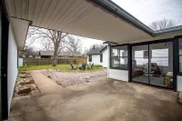 Hot Tub ~Game Room~Movie Room~Boat Parking~Privacy