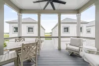 Stylish Cottage with Pool and Outdoor Grill - Elegant Waterfront Haven Hotels in Georgetown