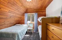 Cozy 2 bedroom 1.5 bath Lake House Cabin