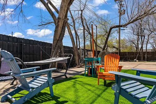 Stylish & Comfy Downtown Gem ~ Workspace ~ Parking