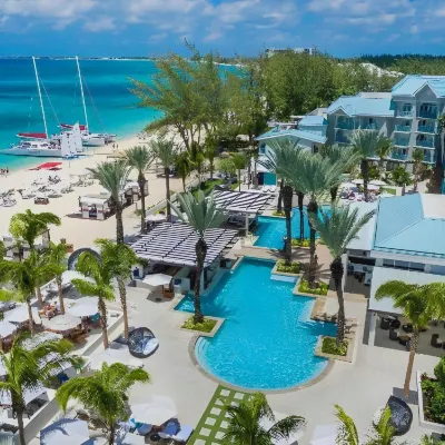 Sunshine Suites Resort Hoteles cerca de Camana Bay