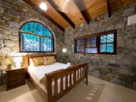 Private Stone House Hotels in Cannonvale