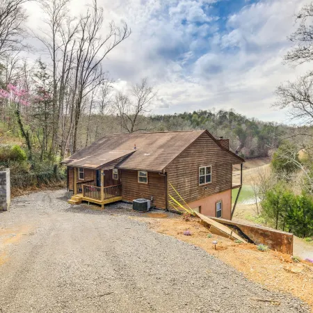 Waterfront Dandridge Cabin, 24 Mi to Pigeon Forge!