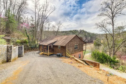 Waterfront Dandridge Cabin, 24 Mi to Pigeon Forge! - Pysäköinti