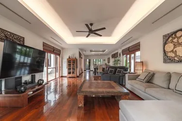 รูปภาพของพูลวิลล่า 5 ห้องนอนสไตล์ทรอปิคอล และสวน วี45