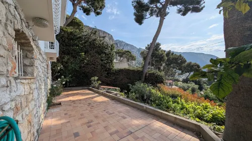 Spacious family villa overlooking the Mediterranean Hotels in Èze