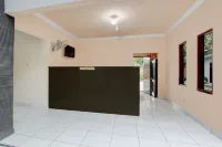 Hotel O Khayla Homestay Syariah Hotel a Purwosari