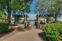 Renovated Villa in Old Litchfield