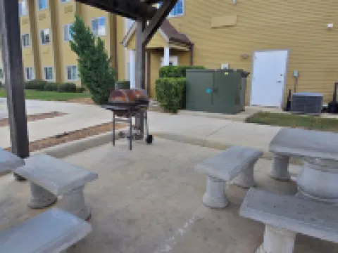 Microtel Inn & Suites by Wyndham Cotulla Hotels in Cotulla