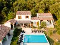 Villa in Provence with Infinity Pool Hoteles en Apt