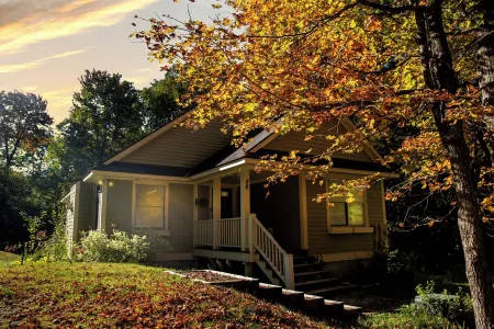 Lakes, Hiking,Skiing Late Fall Foliage - Spacious 4-Bedroom Pet Friendly Vt Home