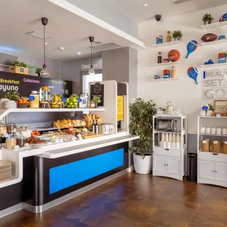 Ibis Budget Madrid Vallecas Отели рядом с достопримечательностью «Станция Santa Eugenia »