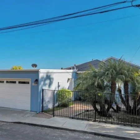 Oceanview home walking distance to beach, pier & short drive to downtown Ventura