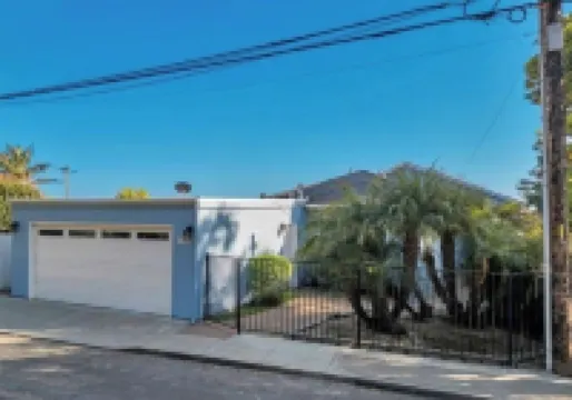Oceanview home walking distance to beach, pier & short drive to downtown Ventura