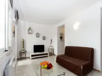 Studio in Roses near Santa Margarita Beach