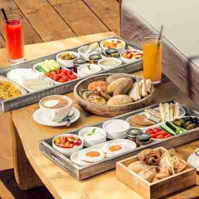 Bebatroun Beach Hotel Dining/Meeting Rooms